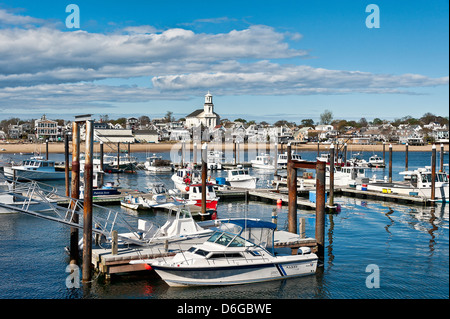 Kleine Boote in Provincetown Marina, McMillan Wharf, Provincetown, Cape Cod, Massachusetts, USA günstig Stockfoto