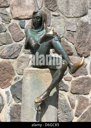 Mölln, Deutschland, der Eulenspiegel-Brunnen auf dem Markt Stockfoto