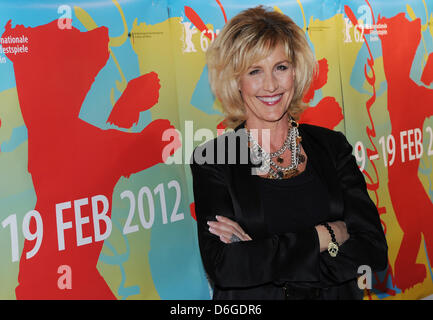 US-Umweltaktivistin Erin Brockovich-Ellis besucht kulinarischen Kinos im Rahmen der 62. Internationalen Filmfestspiele Berlin, in Berlin, Deutschland, 15. Februar 2012. Der Film "Erin Brockovich" zeigt ihre Geschichte, die Freilegung eines Umwelt-Skandal in den USA. 62. Berlinale findet statt vom 09. bis 19. Februar. Foto: Jens Kalaene dpa Stockfoto