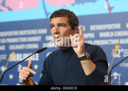 Spanische Schauspieler Antonio Banderas, die Teilnahme an der Pressekonferenz des "Haywire" während der 62. Internationalen Filmfestspiele Berlin, Berlinale, im Grand Hyatt Hotel in Berlin, Deutschland, am 15. Februar 2012. Foto: Hubert Boesl Stockfoto