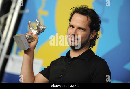 Ungarische Regisseur Bence Fliegauf, stellt Sieger des großen Preis der Jury (Silberner Bär) für den Film "Just The Wind" ("Csak ein Szél") bei der Pressekonferenz nach der Abschlussfeier der 62. Internationalen Filmfestspiele Berlin, in Berlin, Deutschland, 18. Februar 2012. Insgesamt 18 Filme im Wettbewerb um der Berlinale renommierten Goldenen Bären für den besten Film. Etwa 400 Filme werden angezeigt Stockfoto