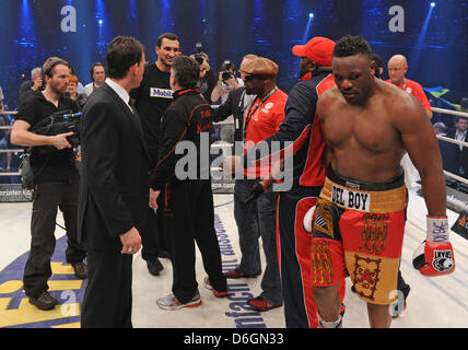 Britischer Boxer Dereck Chisora nach dem Verlust der WBC World Heavyweight Championship in der Olympiahalle in München, Deutschland, 18. Februar 2012. Klitschko verteidigt seinen Titel der World Boxing Council im Halbschwergewicht. Foto: Marc Müller Stockfoto