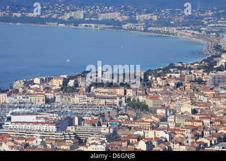 Luftaufnahme der Stadt von Cannes mit der Bucht Stockfoto