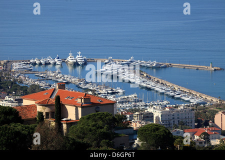 Luftaufnahme der Stadt von Cannes mit der Bucht Stockfoto