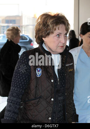 Innsbruck, 24.02.2012 Weggang von HM Königin Beatrix, Prinz Willem-Alexander und Prinzessin Mabel, Prinzessin Margriet (Foto), Prinz Constantijn an der Universitätsklinik in Innsbruck. Prinz Friso war in kritischen, aber stabilen Zustand in Innsbruck Krankenhaus Intensivstation am Freitag 17. Februar nach eine Lawine ihn begraben während er abseits der Piste in den österreichischen Alpen Skifahren war. Stockfoto