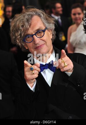 Deutsche Regisseur Wim Wenders kommt auf die 84. Oscar-Verleihung aka Oscar-Verleihung im Kodak Theatre in Los Angeles, USA, am 26. Februar 2012. Foto: Hubert Boesl Stockfoto