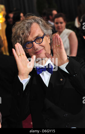 Deutsche Regisseur Wim Wenders kommt auf die 84. Oscar-Verleihung aka Oscar-Verleihung im Kodak Theatre in Los Angeles, USA, am 26. Februar 2012. Foto: Hubert Boesl Stockfoto