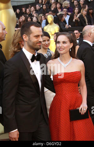 Israel geborenen US-Schauspielerin Natalie Portman und Benjamin Millepied Partner erreichen die 84. Oscar-Verleihung aka Oscar-Verleihung im Kodak Theatre in Los Angeles, USA, am 26. Februar 2012. Foto: Hubert Boesl Stockfoto