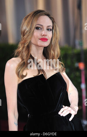 US-Schauspielerin Angelina Jolie kommt auf die 84. Oscar-Verleihung aka Oscar-Verleihung im Kodak Theatre in Los Angeles, USA, am 26. Februar 2012. Foto: Hubert Boesl Stockfoto