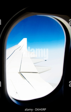 Blick aus dem Fenster ein Passagierflugzeug Stockfoto
