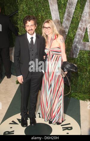 US-Sängerin Aimee Mann und Michael Penn besuchen die 2012 Vanity Fair Oscar Party im Sunset Tower in Los Angeles, USA, bin 26 Februar 2012. Foto: Hubert Boesl Stockfoto