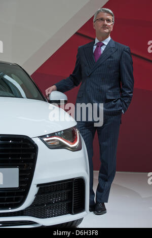 Audi-Chef Rupert Stadler, steht neben einem Audi A1 Quattro vor der Firma Bilanzpressekonferenz im Audi Forum in Ingolstadt, Deutschland, 1. März 2012. Autobauer Audi präsentiert seine Bilanzen des Jahres 2011. Foto: ARMIN WEIGEL Stockfoto