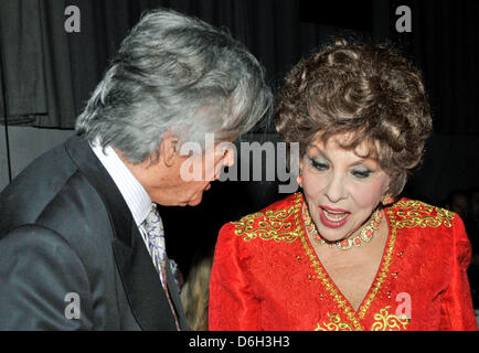 Schauspieler Pierre Brice und Gina Lollobrigida besuchen die Partei für das 20. Jubiläum des TV-Broacaster Kabel 1 im Kesselhaus in München, 29. Februar 2012. Foto: Ursula Düren Stockfoto