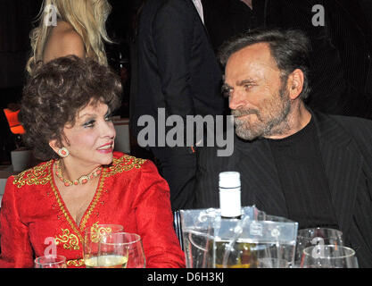 Italienische Schauspieler Gina Lollobrigida und Franco Nero besuchen die Party für das 20. Jubiläum des TV-Broacaster Kabel 1 im Kesselhaus in München, 29. Februar 2012. Foto: Ursula Düren Stockfoto