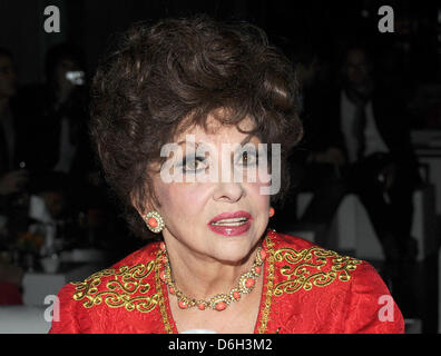 Italienische Schauspielerin Gina Lollobrigida besucht die Party für das 20. Jubiläum des TV-Broacaster Kabel 1 im Kesselhaus in München, 29. Februar 2012. Foto: Ursula Düren Stockfoto