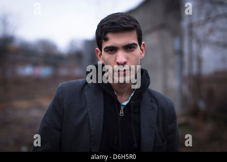 Mann zu Fuß im freien Stockfoto