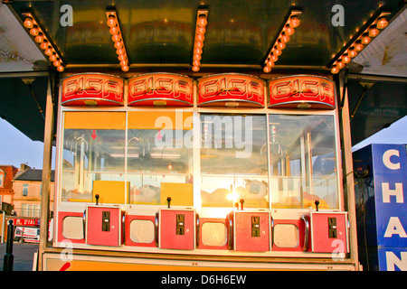 Klaue Preis Spiel Spielautomat am Meer Stockfoto