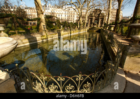 Die Medici-Brunnen in den Jardin du Luxembourg, Paris, Frankreich Stockfoto