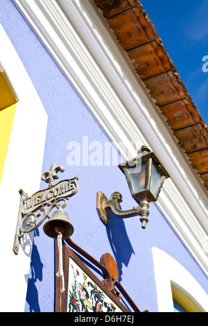 Detail von einem Kolonialhaus im historischen Zentrum von Ribeirao da Ilha Bezirk. Stockfoto