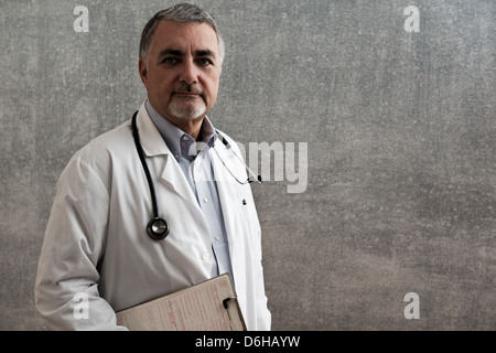 Porträt eines männlichen Arztes Stockfoto