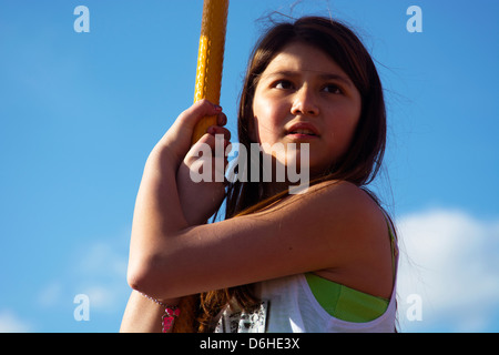 Schwere Mädchen auf Spielplatz Stockfoto