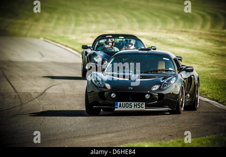 Limitierte Auflage (nur 50 Stück) Black Lotus Exige 240R auf einer Rennstrecke im Cadwell Park. Stockfoto