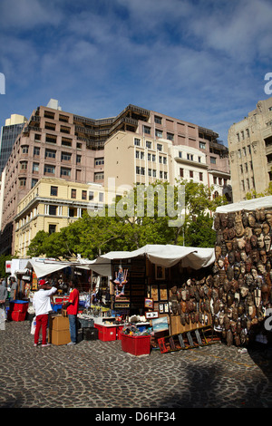 Afrikanische Curio Markt, Greenmarket Square (1696), Cape Town, Südafrika Stockfoto