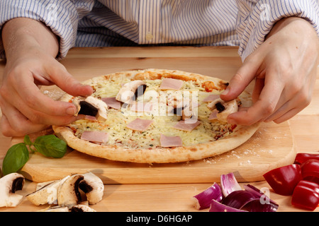 Pizza machen Stockfoto