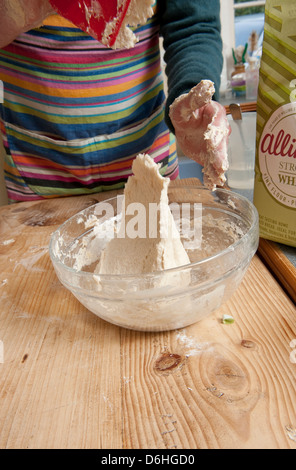 Herstellung von Soda-Brot Stockfoto