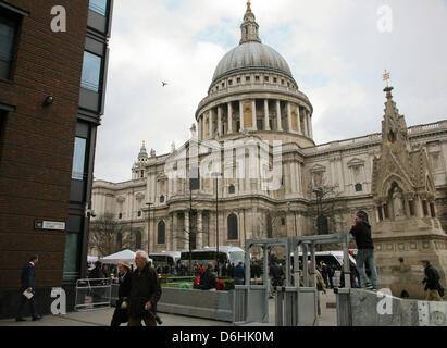 Die Beerdigung von Baroness Thatcher statt an der St. Pauls Kathedrale, London, England am 17. April 2013. Margaret Thatcher auch bekannt als die "Eiserne Lady" war der am längsten amtierende britische Premierminister des 20. Jahrhunderts und ist die einzige Frau, die Ämter bekleidet haben. Stockfoto