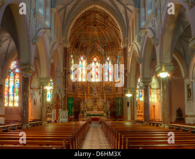 Europa, Irland Roscommon. Innenansicht in Richtung Altar in der Sacred Heart Church. Stockfoto