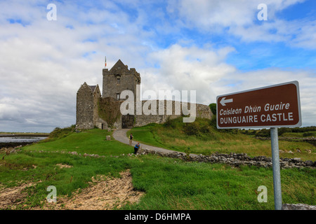 Dunguaire Castle. Wohnturm aus dem 16. Jahrhundert. Galway Bay. County Galway. Irland. Stockfoto