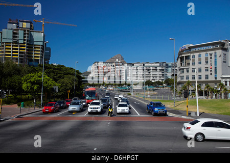 Verkehr auf Buitengracht Street, Kapstadt CBD, Südafrika Stockfoto