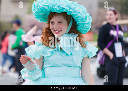 Sommersprossige Mädchen in southern Belle Kostüm - USA Stockfoto