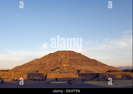 Die Sonnenpyramide in Teotihuacán, Valle de México, Mexiko, Nordamerika Stockfoto
