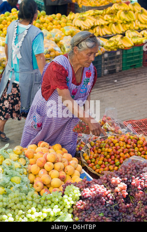 Obst-stall, Tlacolula Sonntagsmarkt, Oaxaca Zustand, Mexiko, Nordamerika Stockfoto