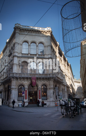 Cafe Central und Pferdekutsche Kutsche, Vienna Stockfoto