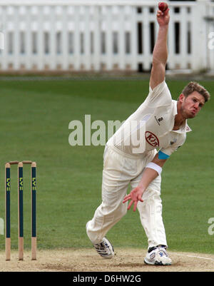 18.04.2013 London, England.  Stuart Meaker von Surrey CCC während der LV County Championship Division 1 Spiel zwischen Surrey und Somerset aus dem Oval. Stockfoto