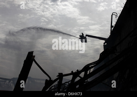 Berlin, Deutschland, arbeitet die Löscharbeiten in Berlin-Siemensstadt Stockfoto