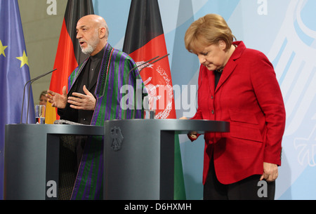 Berlin, Deutschland, die deutsche Bundeskanzlerin Angela Merkel, CDU und Hamid Karzai, Präsident Afghanistans Stockfoto