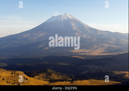 Volcan de Popocatepetl (5452m), von Volcan de Iztaccíhuatl (5220m) Sierra Nevada, Mexiko, Nordamerika Stockfoto