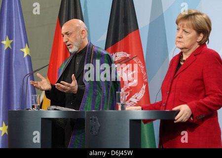 Berlin, Deutschland, die deutsche Bundeskanzlerin Angela Merkel, CDU und Hamid Karzai, Präsident Afghanistans Stockfoto