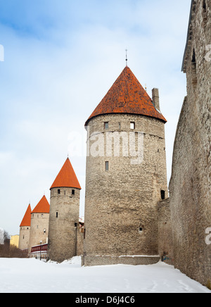 Alte steinerne Türme in Tallinn, Estland Stockfoto