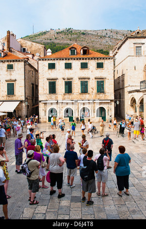 Dubrovnik-Stadtrundfahrt in Luza Square, Dubrovnik Altstadt, UNESCO-Weltkulturerbe, Dubrovnik, Kroatien, Europa Stockfoto