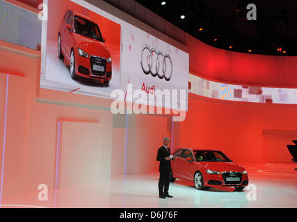 Audi-Chef Rupert Stadler präsentiert den neuen Audi A3 während der Volkswagen-Darstellung auf der Internationalen Automobilausstellung in Genf, Schweiz, 5. März 2012. Foto: Uli Deck Stockfoto