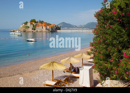 Sveti Stefan, Budva Bay, Riviera von Budva, Montenegro, Europa Stockfoto