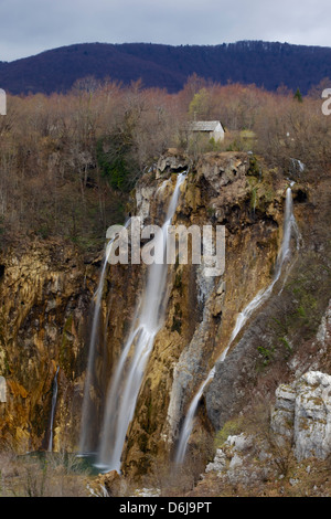 Wasserfälle im Nationalpark Plitvicer Seen, UNESCO-Weltkulturerbe, Plitvice, Kroatien, Europa Stockfoto