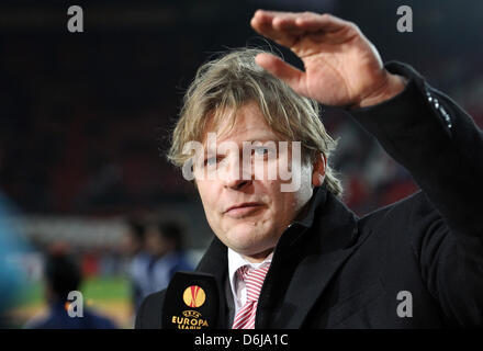 Co-Trainer Youri Mulder Enschede reagiert während der Europa League von sechzehn ersten Bein-Fußballspiel zwischen Twente Enschede und FC Schalke 04 im Stadion FC Twente in Enschede, Niederlande, 8. März 2012. Foto: Friso Gentsch dpa Stockfoto