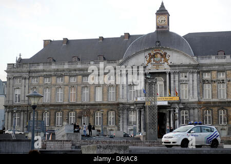 Place Saint-Lambert ist in Lüttich, Belgien, 8. März 2012 abgebildet. Die Fürstbischöfe Palast, dem aktuellen Gerichtsgebäude ist im Hintergrund abgebildet. Foto: Marius Becker Stockfoto