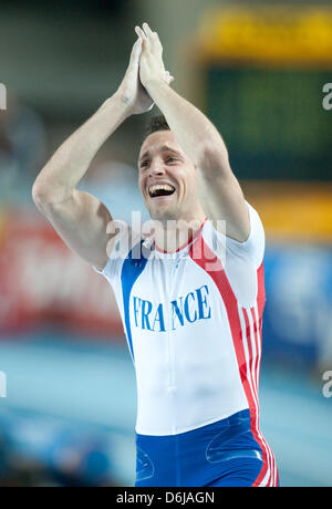 Renaud Lavillenie Frankreichs feiert nach dem Sprung 5,95 während der Stabhochsprung Finale bei der Leichtathletik Indoor Weltmeisterschaft in Atakoy Leichtathletik-Arena in Istanbul, Türkei 10. März 2012. Foto: Bernd Thissen dpa Stockfoto
